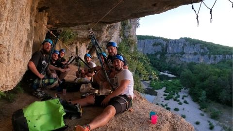 Apero suspendu - via corda by night Ardeche