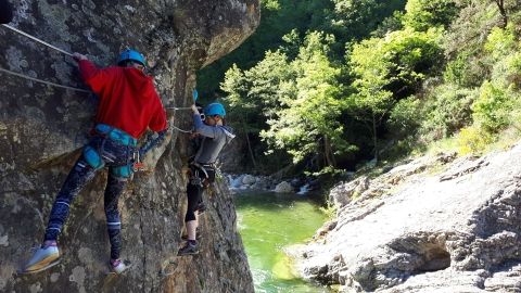 Via ferrata du Pont du Diable en Ardèche avec pont de singe