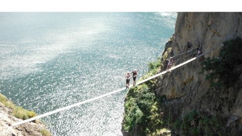 Via ferrata en Ardèche et Lozère : passerelle de la via ferrata de Vilefort